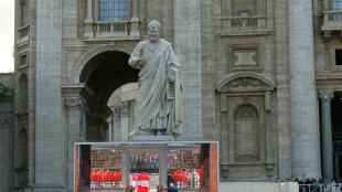 Activistas católicas reclaman en Roma igualdad dentro de la Iglesia con una fumata rosa