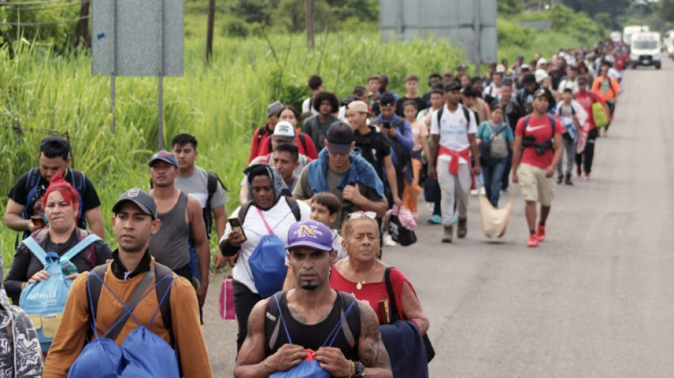 Centenas de migrantes v&atilde;o &agrave; Cidade do M&eacute;xico exigir sua regulariza&ccedil;&atilde;o