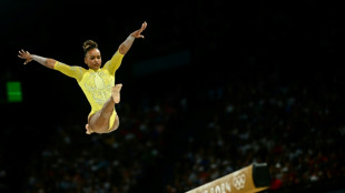Rebeca Andrade &eacute; prata no individual geral da gin&aacute;stica; Simone Biles leva o ouro