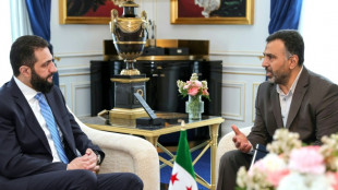 El presidente sirio conoce en París al fotógrafo militar que documentó la tortura bajo Al Asad