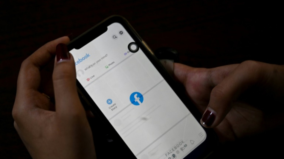 Pakistan: un groupe Facebook f&eacute;minin bri&egrave;vement supprim&eacute; par Meta