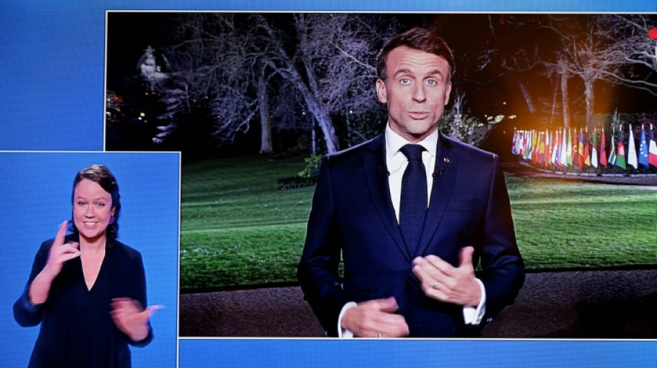 Macron tenta relan&ccedil;ar mandato em 'hor&aacute;rio nobre' na Fran&ccedil;a