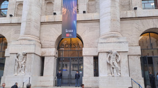 Borsa: Milano chiude in forte calo, -1,94%