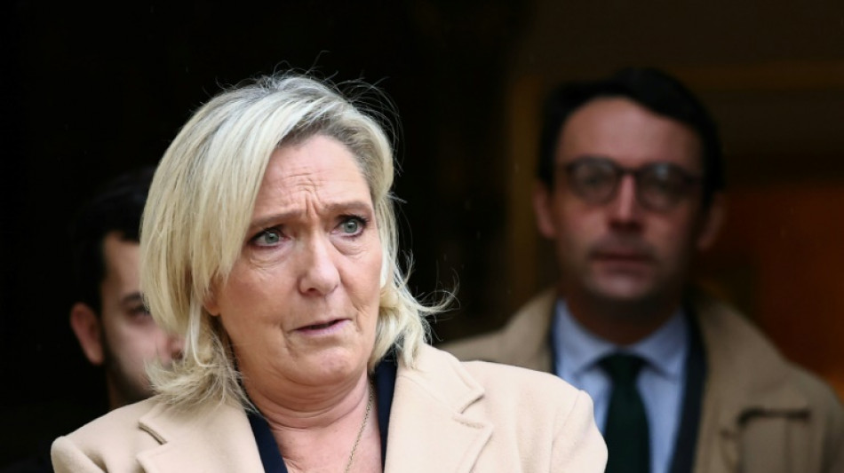 Frankreichs Rechtspopulistin Le Pen bekr&auml;ftigt Drohung mit Regierungssturz