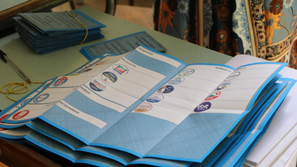 Comunali: alle 23 vota il 43,85%, affluenza giù di 6 punti