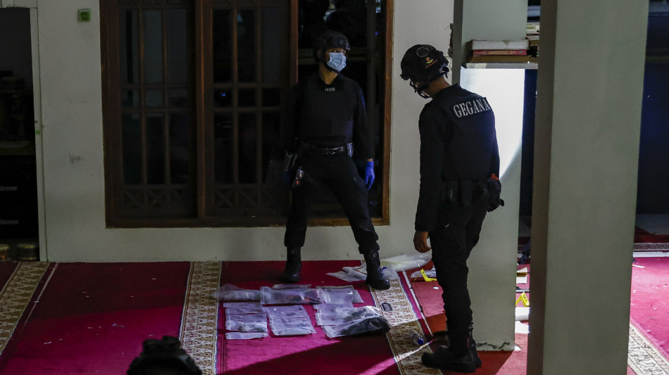 Esplosioni a Giacarta vicino a una scuola, sospettato studente