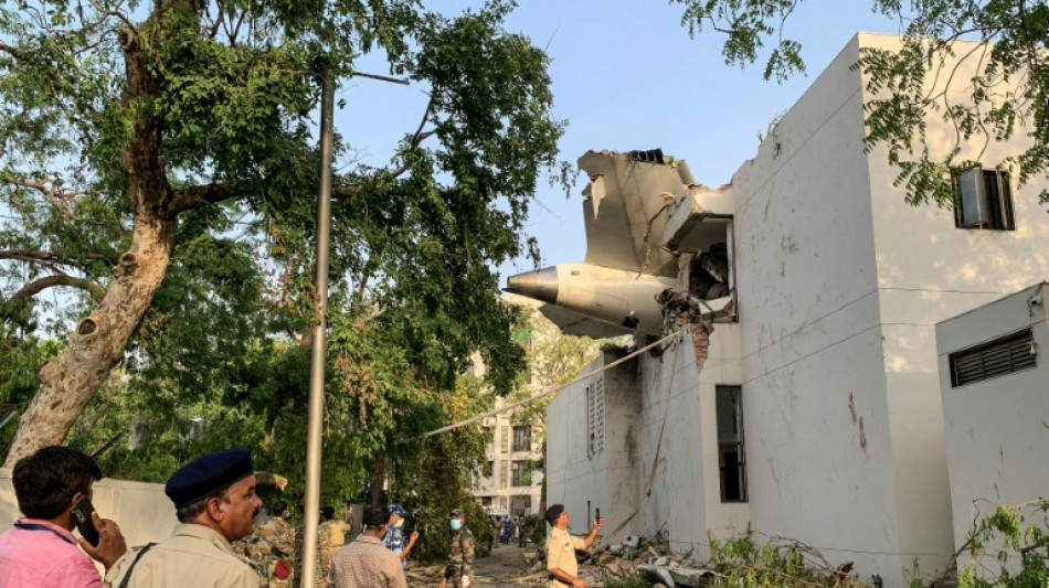 Ein Überlebender nach Flugzeugabsturz in Indien