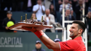 Djokovic comemora anivers&aacute;rio com vit&oacute;ria e vaga nas quartas do ATP 250 de Genebra