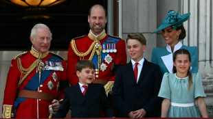 Schweigeminute bei Geburtstagsparade für König Charles III. für Absturzopfer in Indien