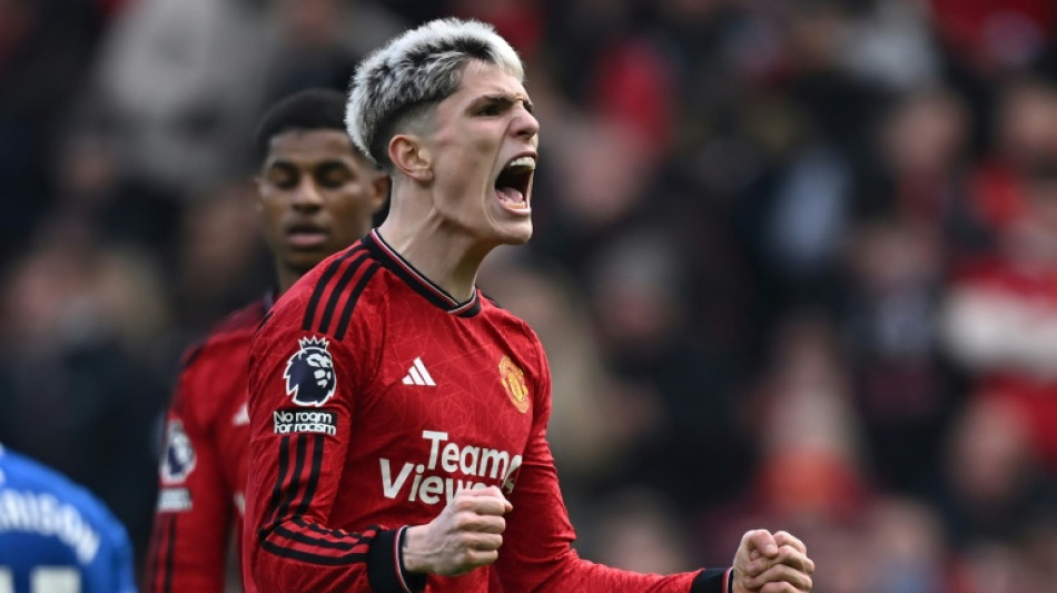 Com dois gols de p&ecirc;nalti, Manchester United vence Everton (2-0)  