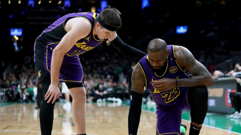NBA: Boston domine les Lakers, LeBron James sorti bless&eacute;