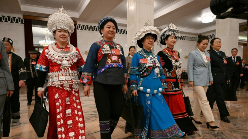 Parapluies, fanfare et Yao Ming: le Parlement se r&eacute;unit en Chine