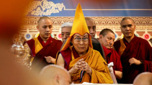 El dalái lama celebra sus 90 años y da a entender que habrá un sucesor