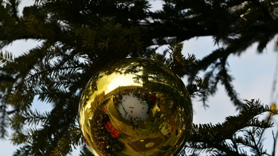 Investors watching for Santa rally in thin pre-Christmas trade