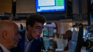 Wall Street en hausse, deux indicateurs confirment la r&eacute;silience de l'&eacute;conomie 