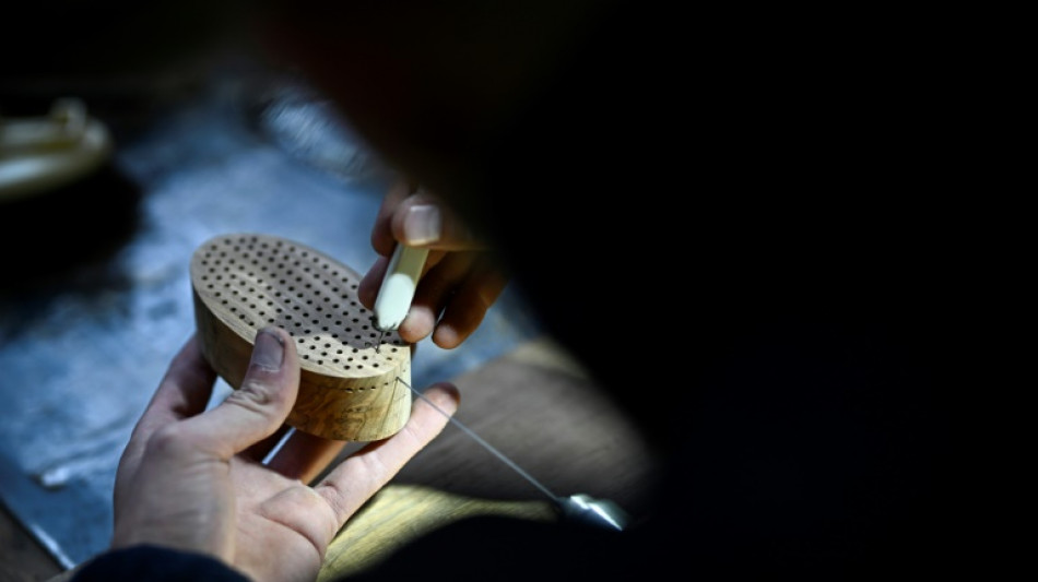 Dans l'Oise, le secteur de la brosserie traditionnelle fran&ccedil;aise se tourne vers le luxe pour survivre
