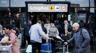 Amsterdam airport offers airline discounts over fuel costs