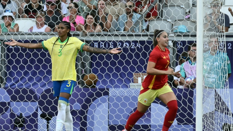 Com Marta expulsa, Brasil perde para Espanha e depende de outros resultados para avan&ccedil;ar