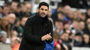 Arteta manifesta seu apoio ao Everton ap&oacute;s clube sofrer dura san&ccedil;&atilde;o
