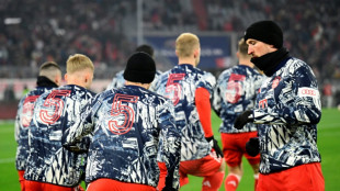 Bayern homenageia Beckenbauer com m&uacute;sica, camisa e minuto de sil&ecirc;ncio