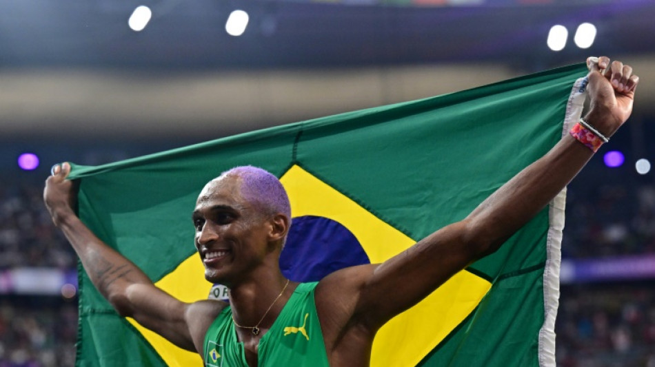 Alison dos Santos conquista bronze nos 400m com barreiras em Paris; Benjamin &eacute; ouro