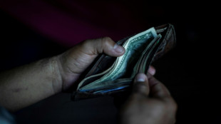 Auf Autodach vergessene Geldb&ouml;rse landet auf Autobahn - Polizei hilft bei Suche