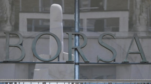 Borsa: Milano debole (-0,45%), scivola Iveco, corre Leonardo