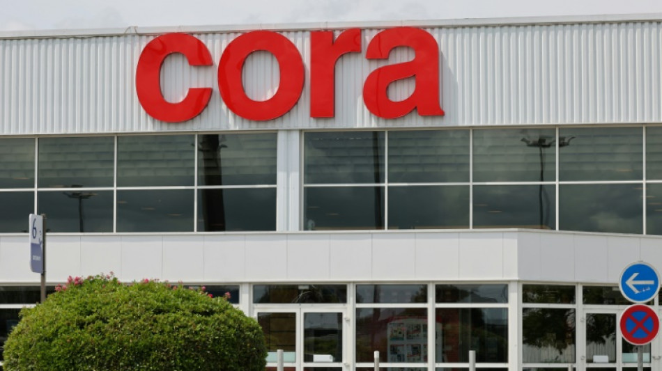 Apr&egrave;s l'achat de Cora, projet de plan social chez Carrefour pour mutualiser les si&egrave;ges