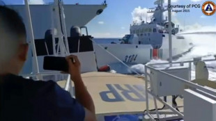 Colisionan navíos chinos al perseguir un barco filipino en un mar disputado