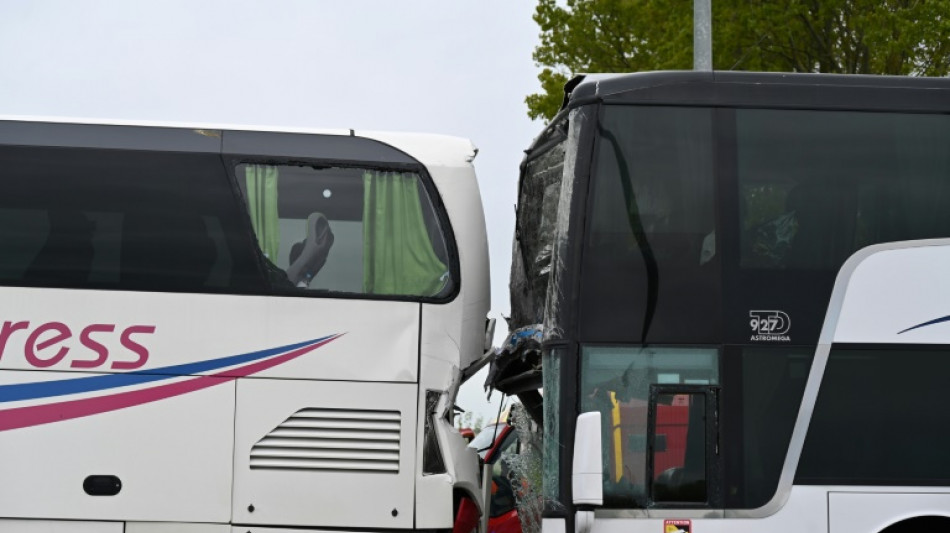 Deutsche und franz&ouml;sische Schulkinder bei Busunfall in Frankreich verletzt