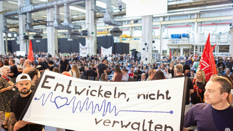 VW-Betriebsratschefin k&uuml;ndigt Widerstand gegen Werksschlie&szlig;ungen und Entlassungen an