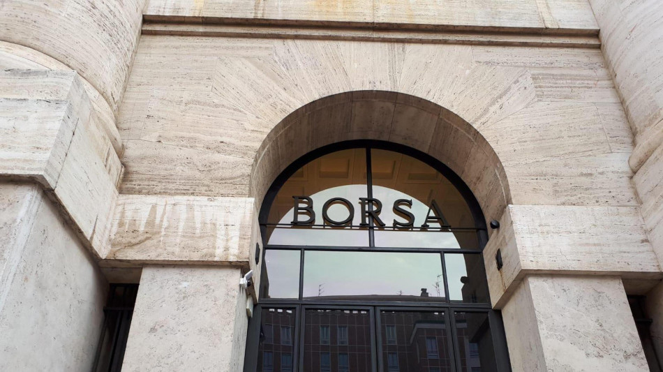 Borsa: Milano peggiora e cede il 2%
