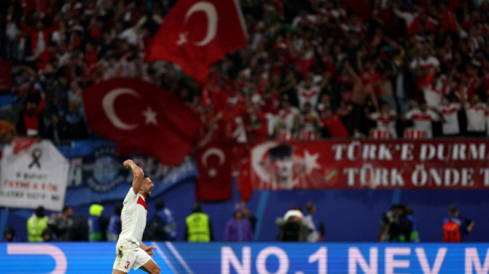 Turquia vence &Aacute;ustria (2-1) e vai enfrentar Holanda nas quartas da Euro
