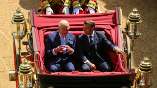 El presidente francés visita Reino Unido, en primer viaje de un jefe de Estado europeo tras el Brexit
