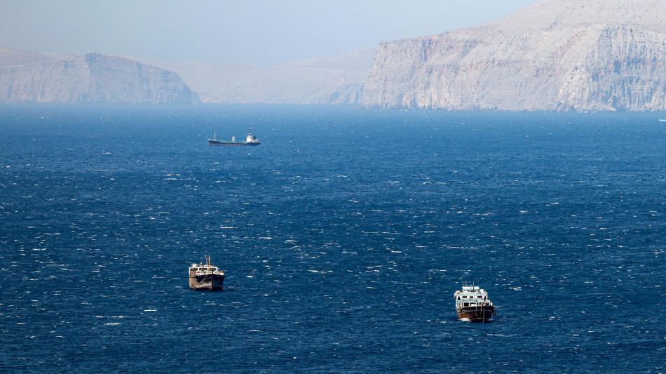 Nyt, 'l'Iran ha iniziato a posare mine nello Stretto di Hormuz'