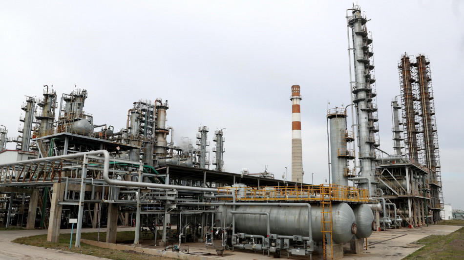 Il prezzo del petrolio di nuovo in calo a 62,6 dollari