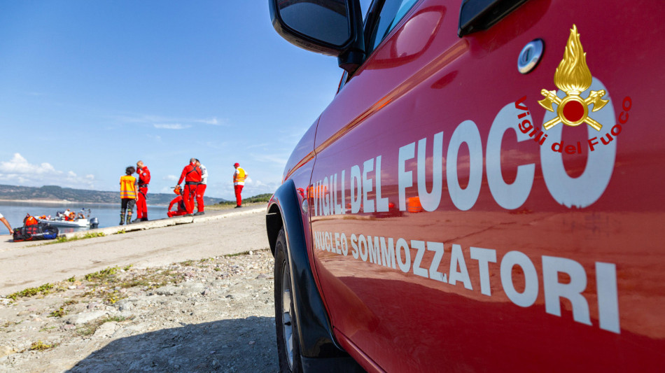 Bimba di 10 anni scompare mentre fa il bagno nel lago