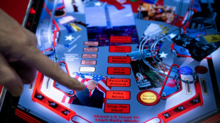 A la grand-messe des conservateurs am&eacute;ricains, bonbons Trump et Biden en nazi