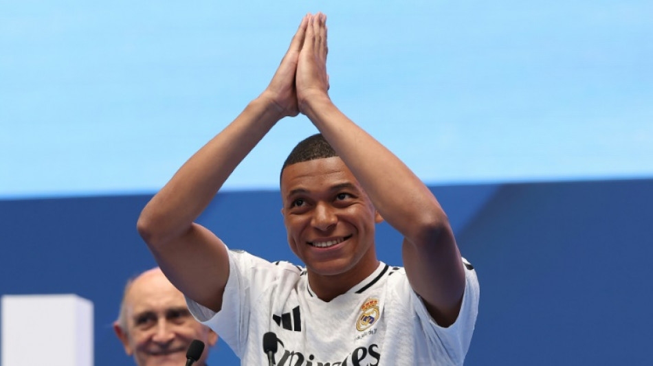 Mbapp&eacute; faz seu primeiro treino no Real Madrid