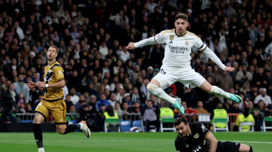 Meia uruguaio Fede Valverde renova com Real Madrid at&eacute; 2029