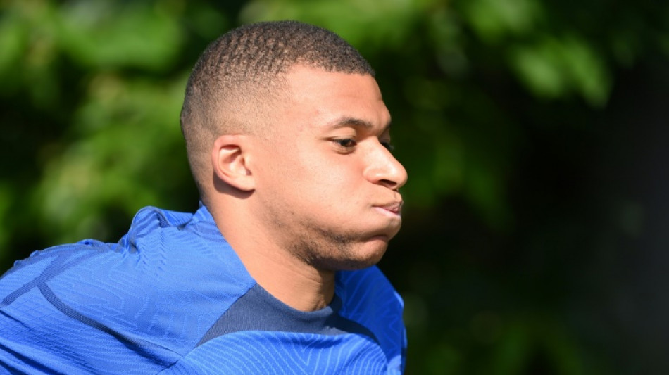 Mbapp&eacute; lamenta la salida de Messi y celebra continuar en el PSG