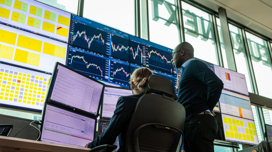 Borsa: l'Europa gi&ugrave; in attesa di Wall Street e dei dati Usa