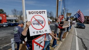 Trump, 'acquister&ograve; una Tesla per dimostrare mio sostegno a Musk'