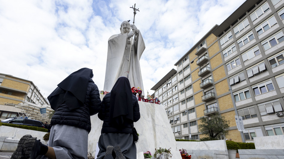 Alfieri, 'il Papa non &egrave; fuori pericolo'