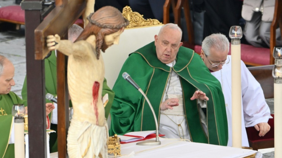 Les forces arm&eacute;es pour la "l&eacute;gitime d&eacute;fense", pas pour la "domination", dit le pape