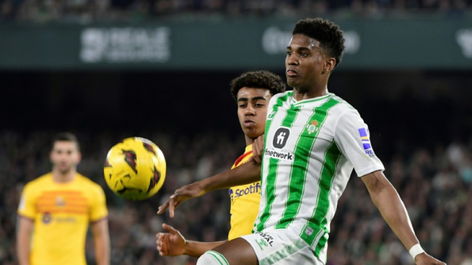 Lateral-esquerdo brasileiro Abner Vin&iacute;cius deixa Betis e assina com Lyon