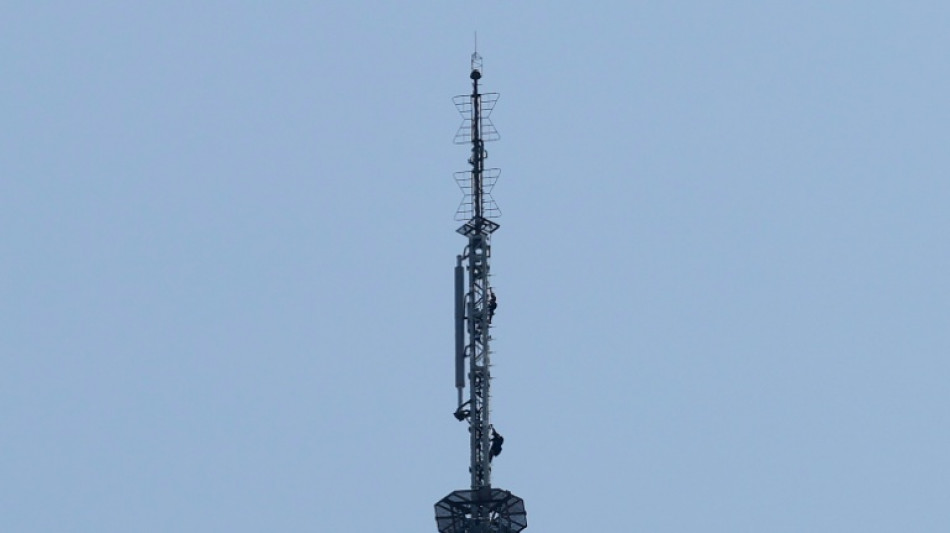 Casal que escalou Empire State Building para pedido de casamento &eacute; detido