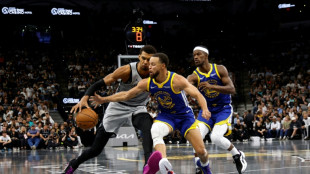 Curry's 49 points propel Warriors in 109-108 win over Spurs