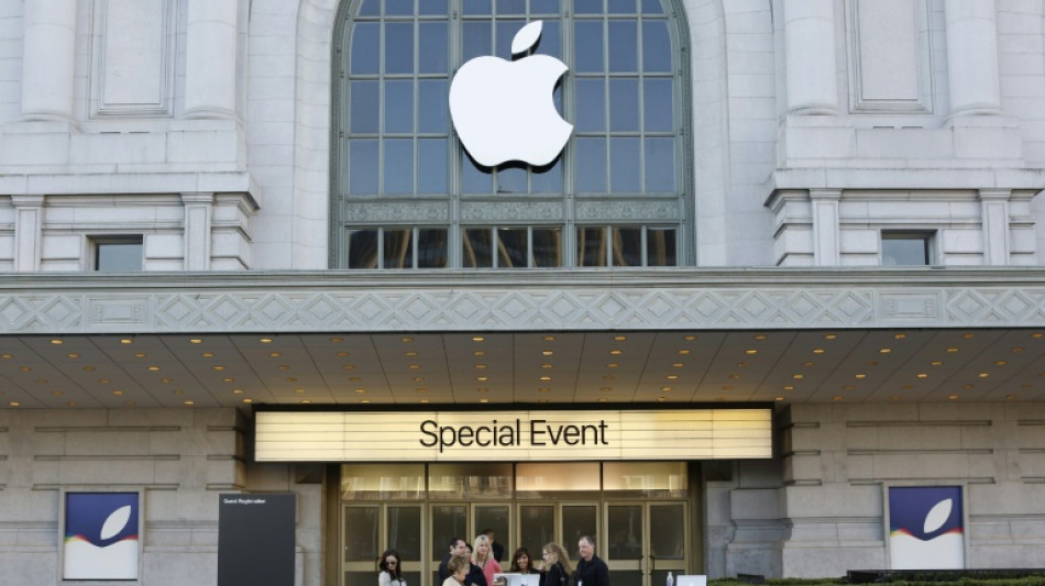 S&P 500, Nasdaq end at fresh records on tech earnings strength