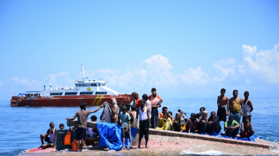 Indon&eacute;sie: dramatique op&eacute;ration de sauvetage de Rohingyas en pleine mer